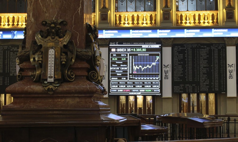 Photo: Company And Capital