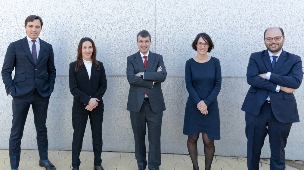 Photo: Company And Capital