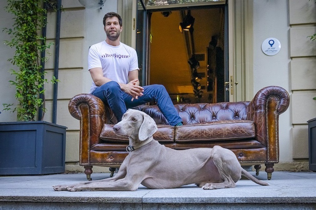 Photo: Company And Capital