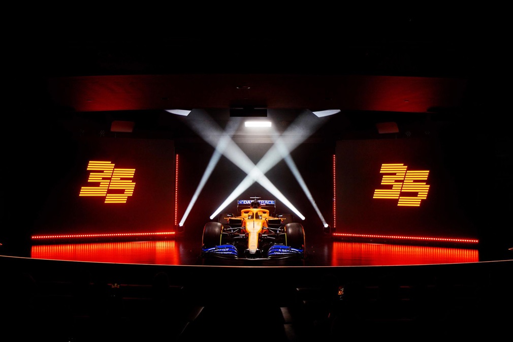 El McLaren MCL36 durante su presentación oficial el 11 de febrero de 2022, monoplaza diseñado para la nueva era reglamentaria de la Fórmula 1.