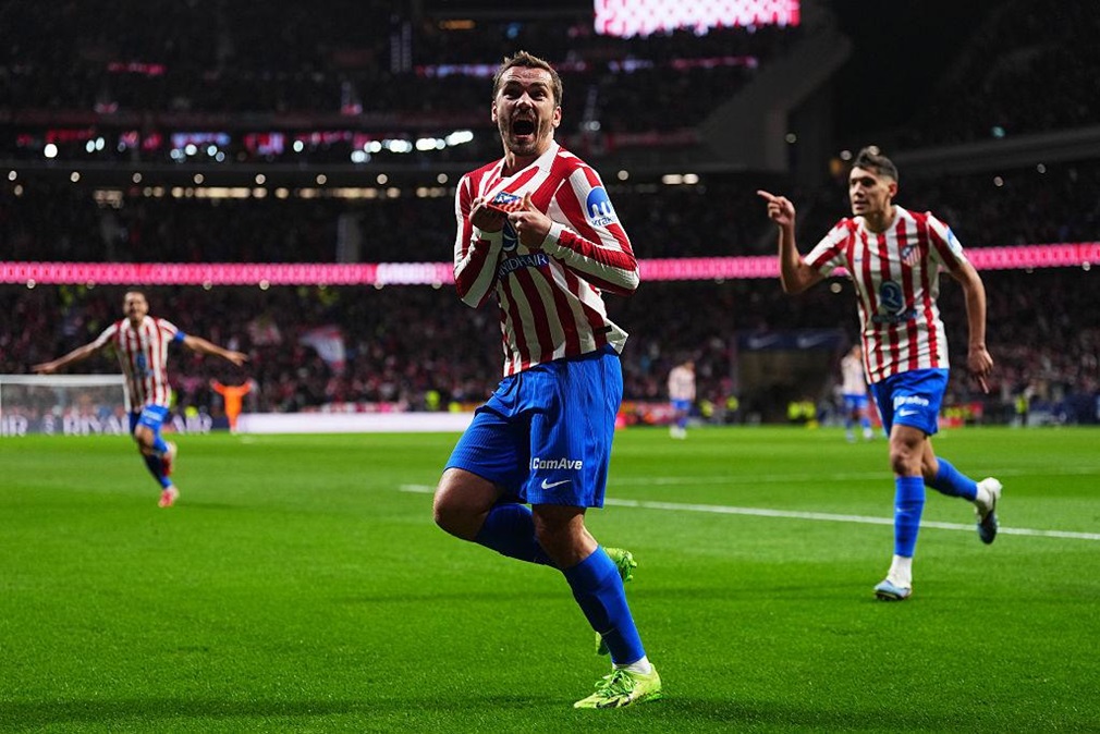 Antoine Griezmann celebra uno de los goles que encaminaron la goleada del Atlético de Madrid frente al Barcelona en la ida de semifinales de la Copa del Rey, el 12 de febrero de 2026.